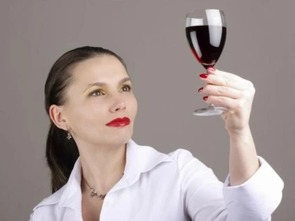 CUM SA BEI VIN ROSU FARA SA ITI PATEZI DINTII
