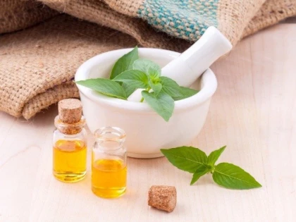 Cum să faci odorizant natural de cameră cu bicarbonat de sodiu
