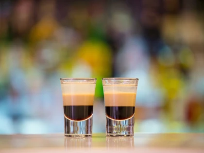 Cum să prepari un B52 Shot: rețeta clasica și pașii esențiali