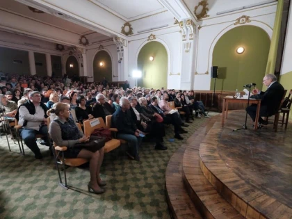 CUM SA SIFONEZI BANUL PUBLIC: PRIMARIA COMANDA 50.000 DE FLUTURASI PENTRU UN EVENIMENT LA CARE PARTICIPA 300 DE PERSOANE