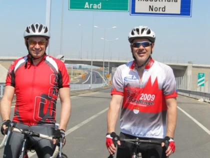 CUM SE CONSTRUIESC LA ARAD PISTE DE BICICLETE PRINTRE STALPI