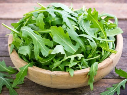 Cum se mănâncă și ce beneficii au frunzele de rucola