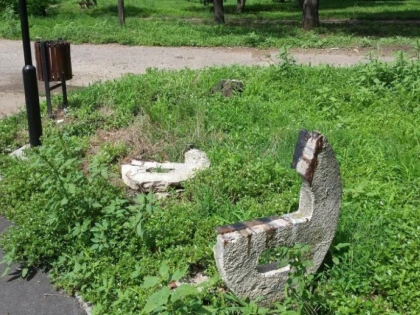 CUM SE SIFONEAZA BANUL PUBLIC: INTAI DISTRUGEM, APOI REFACEM LA PRETURI ASTRONOMICE