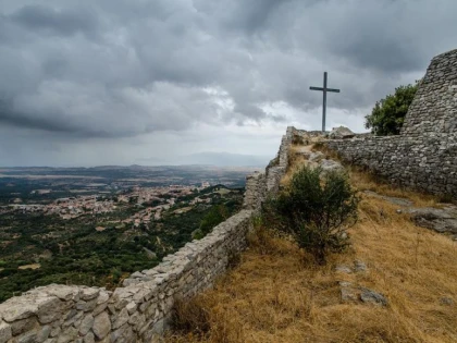 Cum vrea un sat din Sardinia să salveze un măslin de 2.000 de ani care a ars în urma unui mare incendiu de vegetație