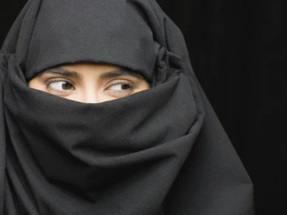 Curtea de Justiție a UE: Interzicerea vălului islamic la locul de muncă, legală