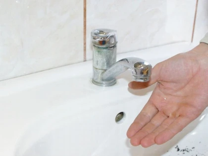 CUVINUL ȘI COVĂSÂNȚUL RĂMÂN, MARȚI, FĂRĂ APĂ POTABILĂ