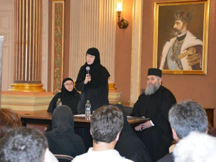 CUVIOASA MAICĂ MAGDALENA A SUSȚINUT O CONFERINȚĂ LA ARAD