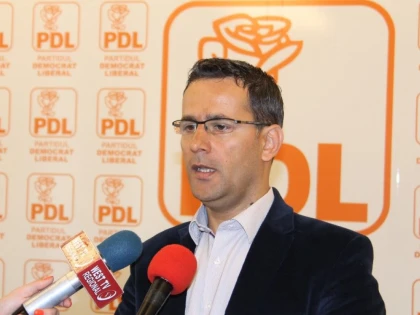 DACA E LUNI, E TOLEA SI POVESTILE DESPRE PASAJE. ASTAZI, PANOURILE VANDALIZATE... DE VANT