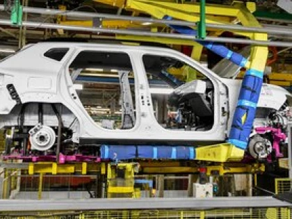 Dacia a înregistrat o scădere de 20% a vânzărilor în România. Piața auto, afectată de incertitudine și blocajul Rabla