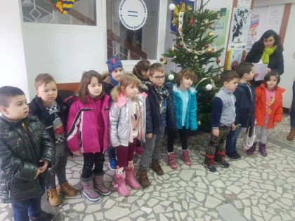 Daruri de la polițiști pentru micii colindători