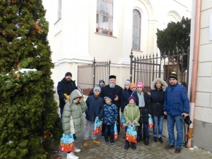 Daruri pentru copiii de la Centrul de Criză Arad, în ziua sărbătorii „Soborul Sf. Proroc Ioan Botezătorul”