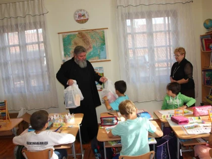 Daruri pentru copiii de la Școala Sfântul Ierarh Nicolae din Arad