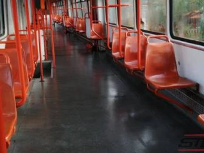 Dat în urmărire generală pentru furt, un tânăr de 18 ani a fost prins în tramvai