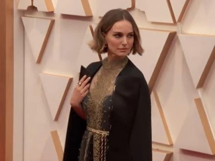 De ce a mers Natalie Portman la Oscar cu o robă pe care era brodat numele femeilor regizor