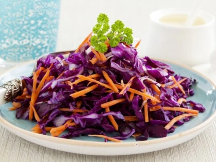 De ce ar trebui să mâncăm zilnic salată de varză roșie
