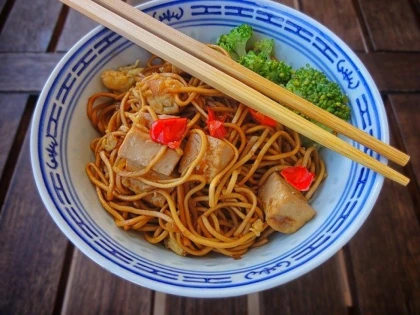 De ce folosesc chinezii bețișoare chinezești la masă?