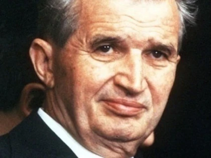 ”De ce nu le dai, mă, butelii?”. Cine a avut curajul să îl certe pe Ceaușescu