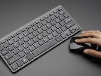 DE CE NU SUNT LITERELE AȘEZATE ÎN ORDINE ALFABETICĂ PE TASTATURĂ