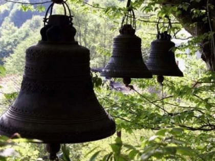 De Centenar. Clopote trase simultan, de 100 de ori, în toate localităţile din Alba