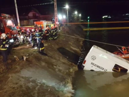 De la Arad spre casă, pe drumul morții! 9 muncitori au murit, în urma unui accident rutier