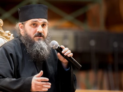 ”De la hainele satului, la haina cerului”. Părintele Dionisie Ignat va conferenția la Arad