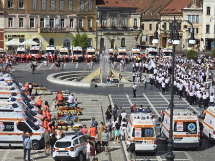 De Ziua Ambulanței Române, salvatorii arădeni ies în mijlocul comunității. Paradă și cursuri de prim ajutor în centrul Aradului