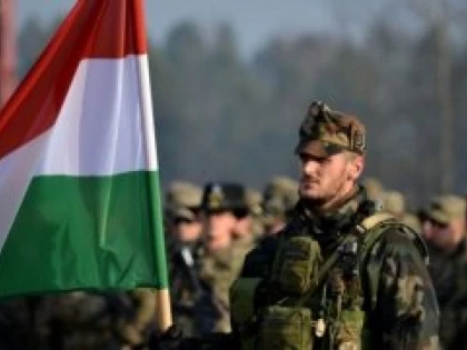 'Decapitări' în armata maghiară: sute de ofițeri pro-NATO au fost concediați