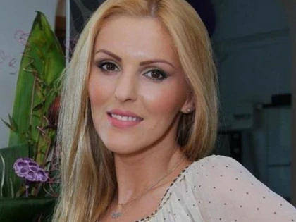 DENISA NECHIFOR, LA CAPATAIUL LUI ADRIAN CRISTEA! CUM IL AJUTA FOTOMODELUL PE "PRINT" SA TREACA PRIN PERIOADA DE ACCIDENTARE