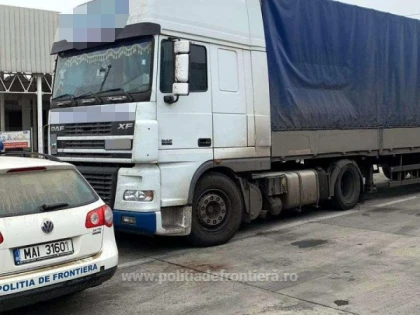 Depistat la volanul unui automarfar radiat din circulaţie, în vama Vărșand