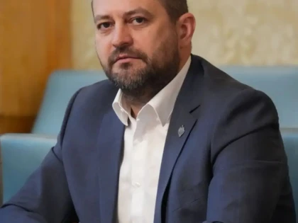 Deputat Răzvan Cadar: „PSD a format o majoritate imorală și netransparentă cu AUR și SOS în Parlament”