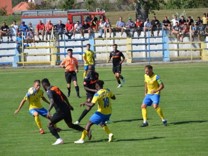 Derby arădean de play-off în Liga a III-a la fotbal, la Pecica vine Șoimii Lipova!
