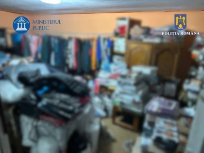 Descinderi în municipiul Arad. Au fost confiscate 1.735 de articole de îmbrăcăminte, accesorii și parfumuri susceptibile a fi contrafăcute