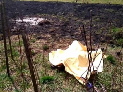 Descoperire macabră pe un câmp din Şagu: două persoane decedate şi o a treia cu un cuţit în abdomen