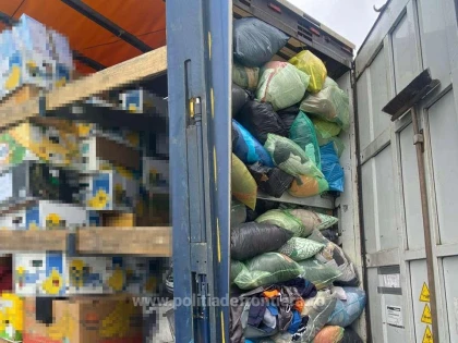 Deşeuri din Germania, oprite la frontiera cu Ungaria. Aproximativ 44 de tone de îmbrăcăminte second-hand