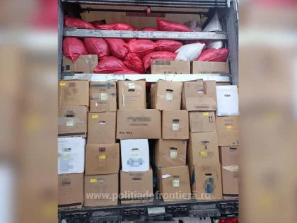 Deşeuri din Suedia, oprite la Nădlac II și Borș II. Peste 26 tone de îmbrăcăminte și mobilă second-hand