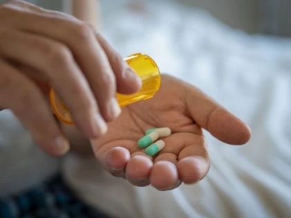 Despăgubiri record pentru un tânăr căruia i-au crescut sâni din cauza unui medicament