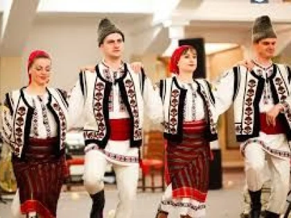 DESPRE FRUMUSETEA PORTULUI POPULAR ROMANESC