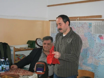 Despre sudură, cu pasiune. Ioan Marin Crişan şi Gabi Ghiţescu în vizită la Liceul Tehnologic Vinga
