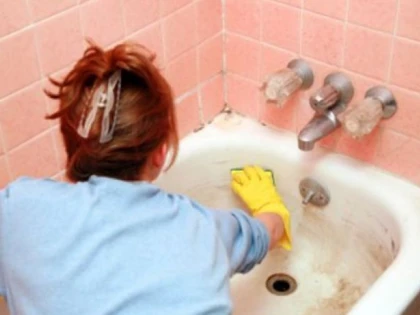 Detergentul de vase curăță perfect cada
