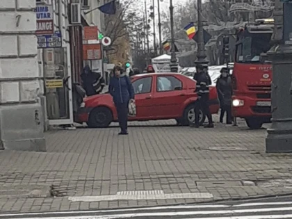 Deţinătorii reţelelor de utilitate publică au la dispoziție două luni să încheie lucrările de pe bulevardul central