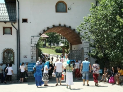 Deținătorul mărcii „Arsenie Boca“ descinde și la Prislop