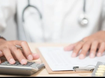 Diferenţe enorme între veniturile medicilor de familie arădeni: de la 2.000 la 8.000 lei pe lună