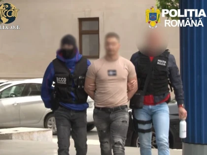 DIICOT a reținut un „loverboy”, care și-a obligat iubita să se prostitueze în mai multe județe, printre care și Aradul