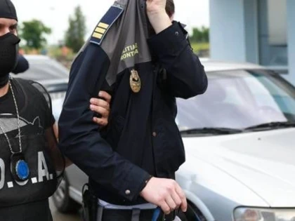 DIICOT A „SĂLTAT“ DOI POLIŢIŞTI DE FRONTIERĂ ARĂDENI, CARE PROTEJAU O REŢEA DE TRAFICANŢI