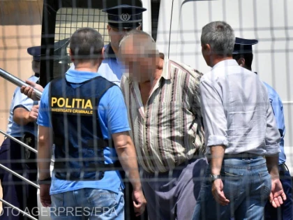 DIICOT: Oasele găsite în pădurea din Caracal provin de la o fată de 15-19 ani