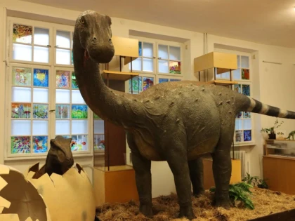 Dinozauri în mărime naturală, expuși la Complexul Muzeal Arad
