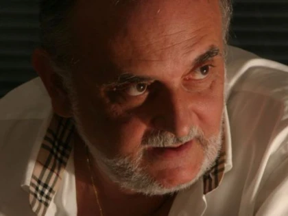 DINU PATRICIU A FOST INMORMANTAT LA BELLU, IN PREZENTA A 100 DE PERSOANE