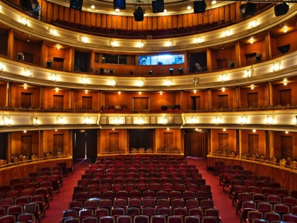 Disperați de incapabilitatea și reaua voință a primarului Bibarț, actorii teatrului arădean cer ajutorul ministerului