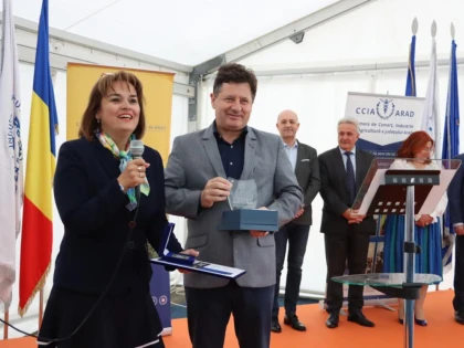 Distincția „Bene Merenti”, acordată de CJ Arad Universității „Aurel Vlaicu”