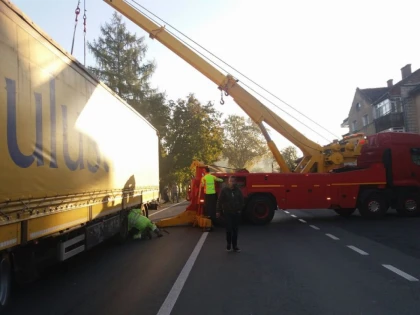 DN 7 a fost blocat, din cauza unui TIR răsturnat la Bârzava